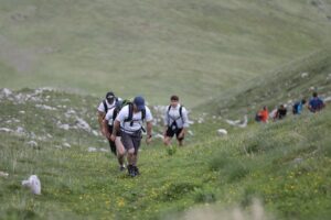 Studentët ngjiten në majën e Lubotenit në shënim të Ditës Olimpike Ndërkombëtare