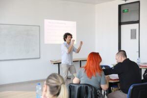 Trainings for professional development of personnel - the third module deals with "Evaluation of scientific articles"