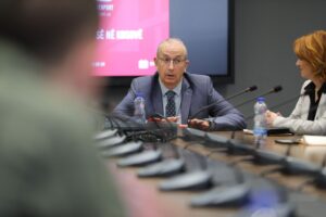The OSCE Ambassador in Kosovo is welcomed by the students of AAB College