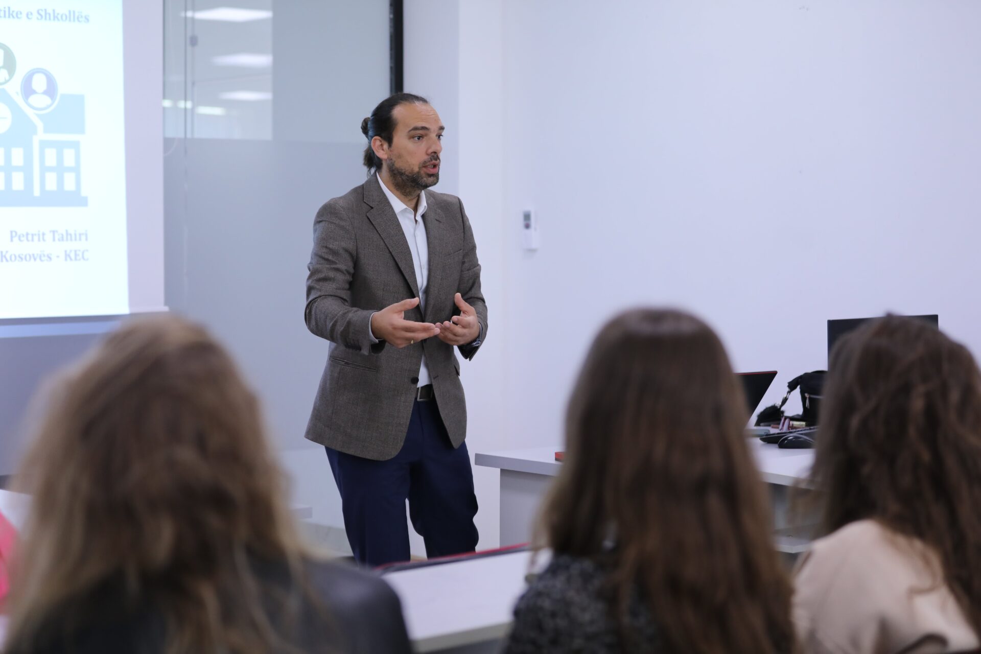 Petrit Tahiri from the Kosovo Education Center (KEC) holds a lecture for the students of AAB College