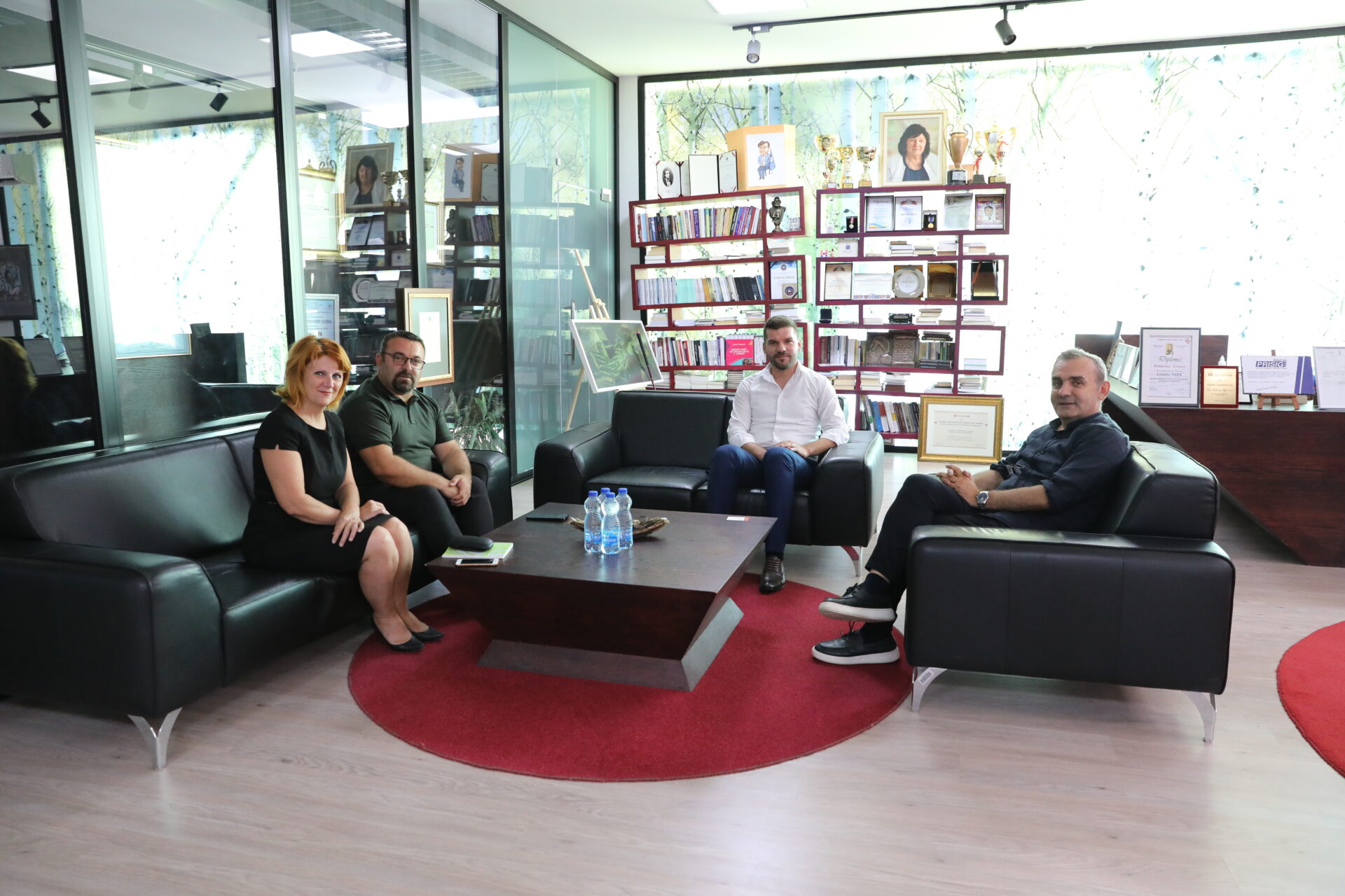 Rector Lulzim Tafa welcomes the Chairman of the National Council of Albanians in the Presheva Valley to the meeting